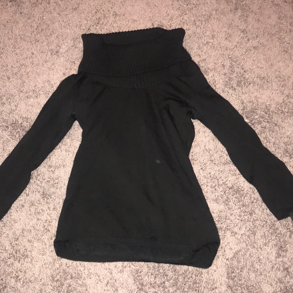 black 3/4th sleeve turtle neck